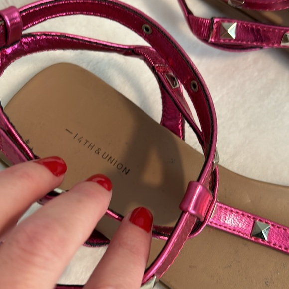 NWOT 14th & Union Finley Metallic Pink Studded Detail Sandals - Picture 5 of 10